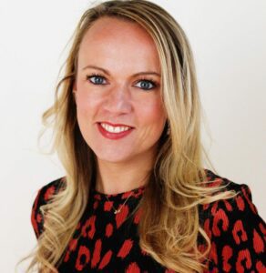 Nathalia Schmidt, lachend foto van de voorkant