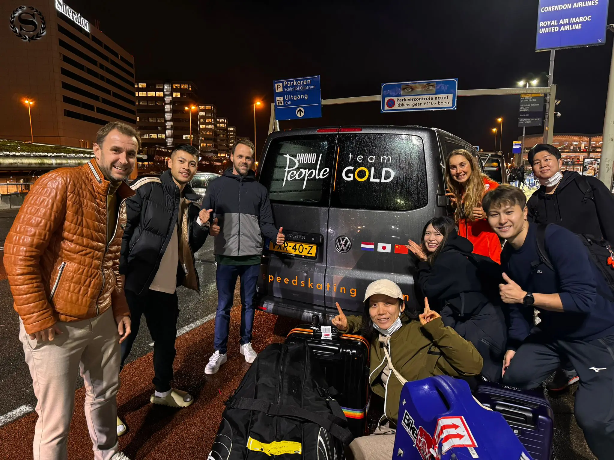 Foto Team Gold voor de nieuwe gesponsorde auto